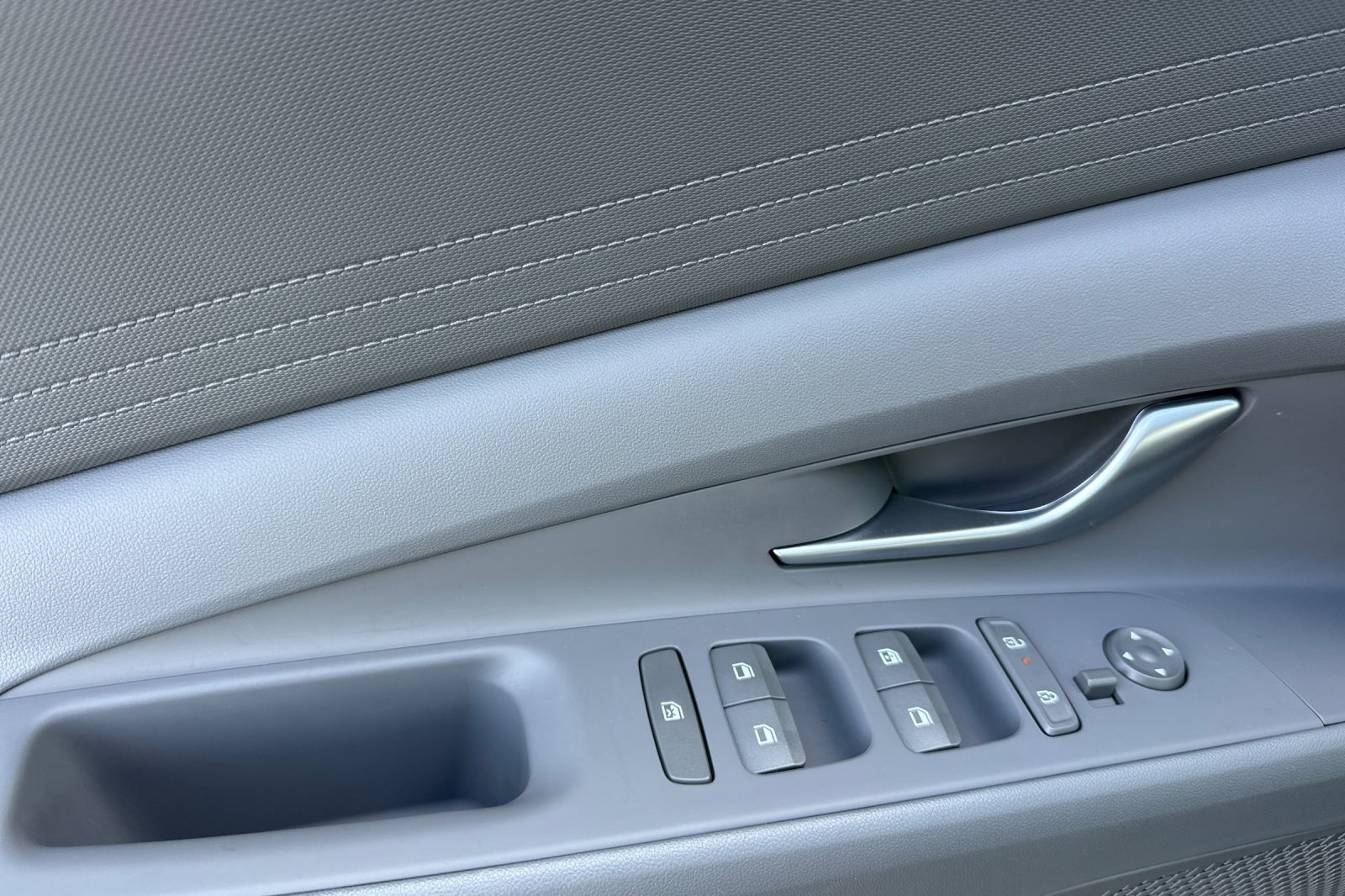 Used 2024 Hyundai Elantra SEL image 11