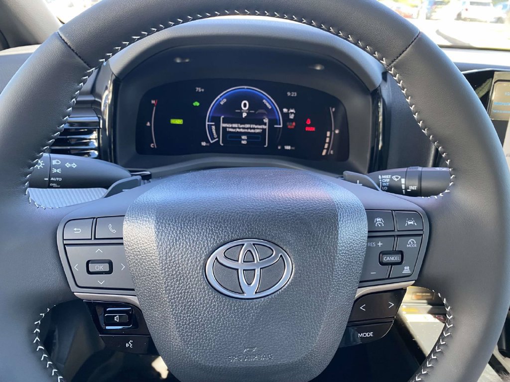 New 2026 Toyota Camry Hybrid FWD image 24
