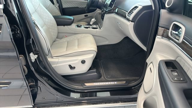Used 2020 Jeep Grand Cherokee Summit AWD/4WD image 25