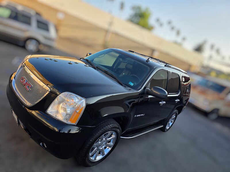 Used 2008 GMC Yukon Denali AWD/4WD image 2