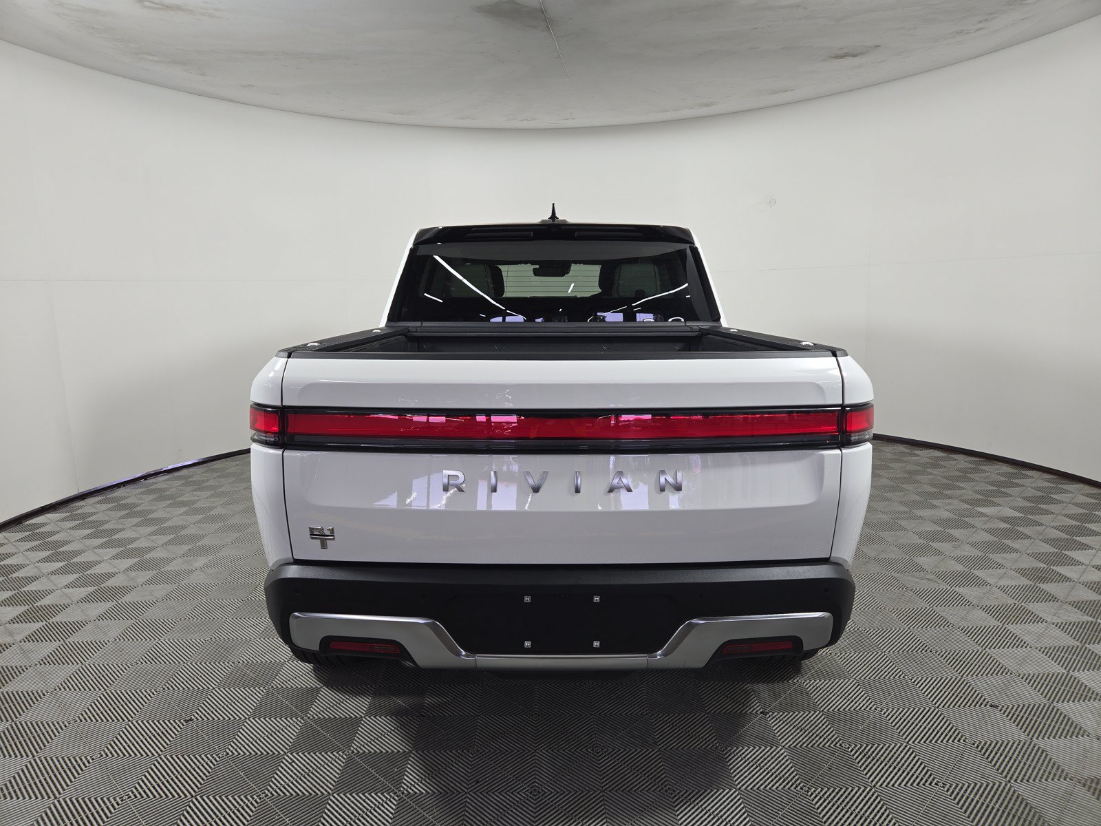 Used 2024 Rivian R1T Adventure AWD/4WD image 4
