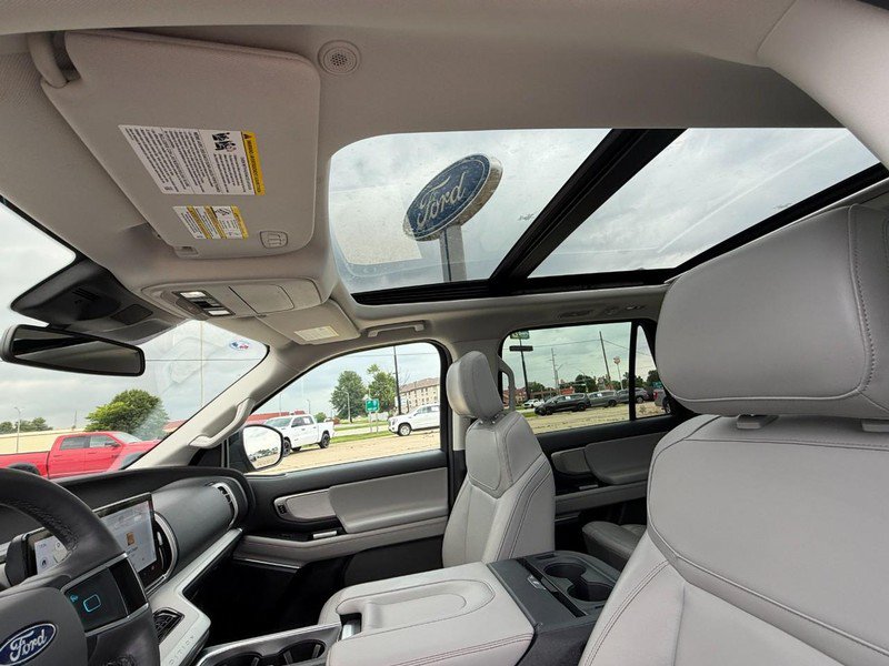 Used 2025 Ford Expedition Active AWD/4WD image 30