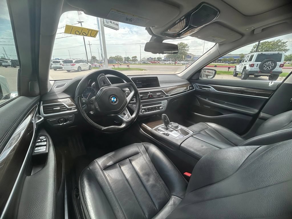 Used 2018 BMW 740i RWD image 10