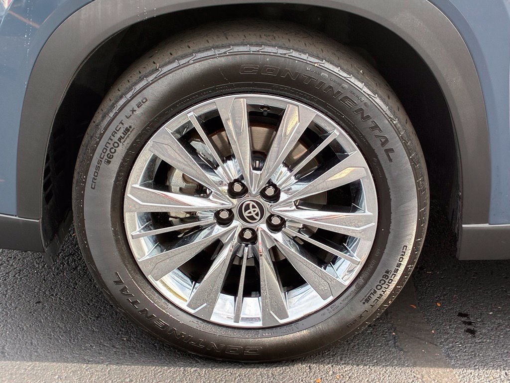 Used 2025 Toyota Grand Highlander AWD image 15