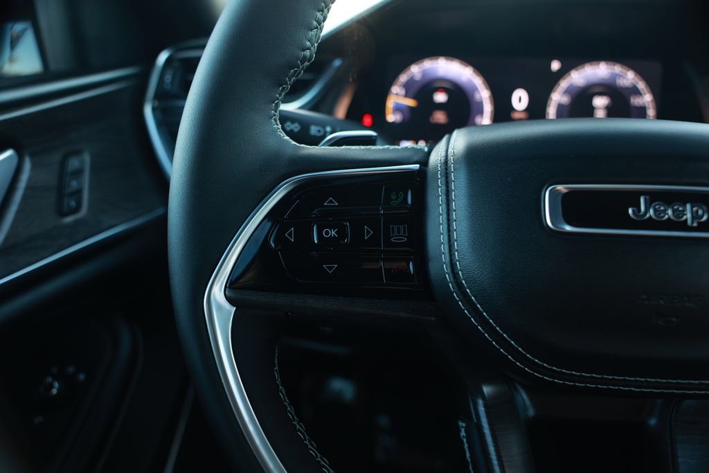 New 2025 Jeep Grand Cherokee L Overland image 17