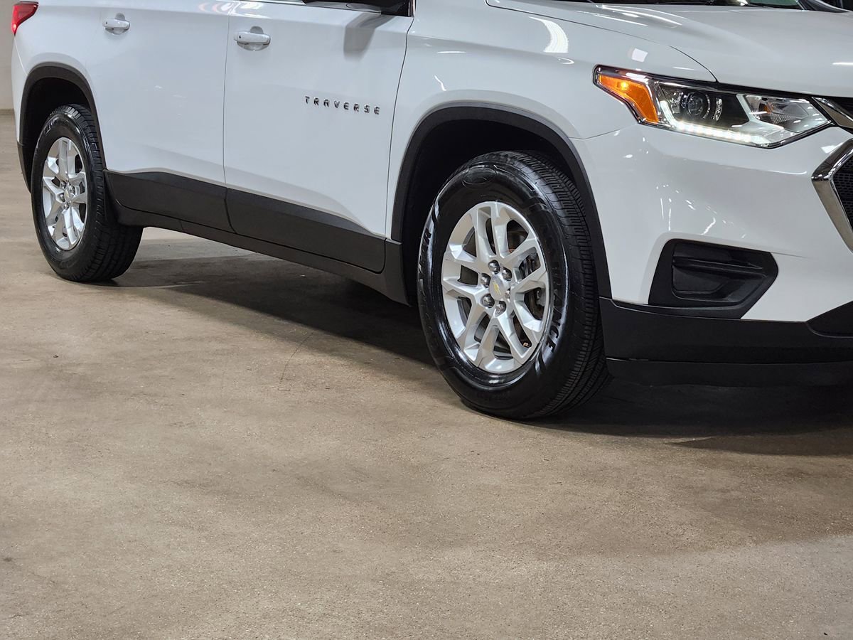 Used 2018 Chevrolet Traverse LS FWD image 16