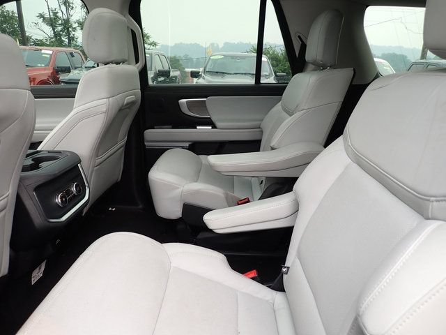Used 2025 Ford Expedition Platinum w/ Driver's Package AWD/4WD image 20