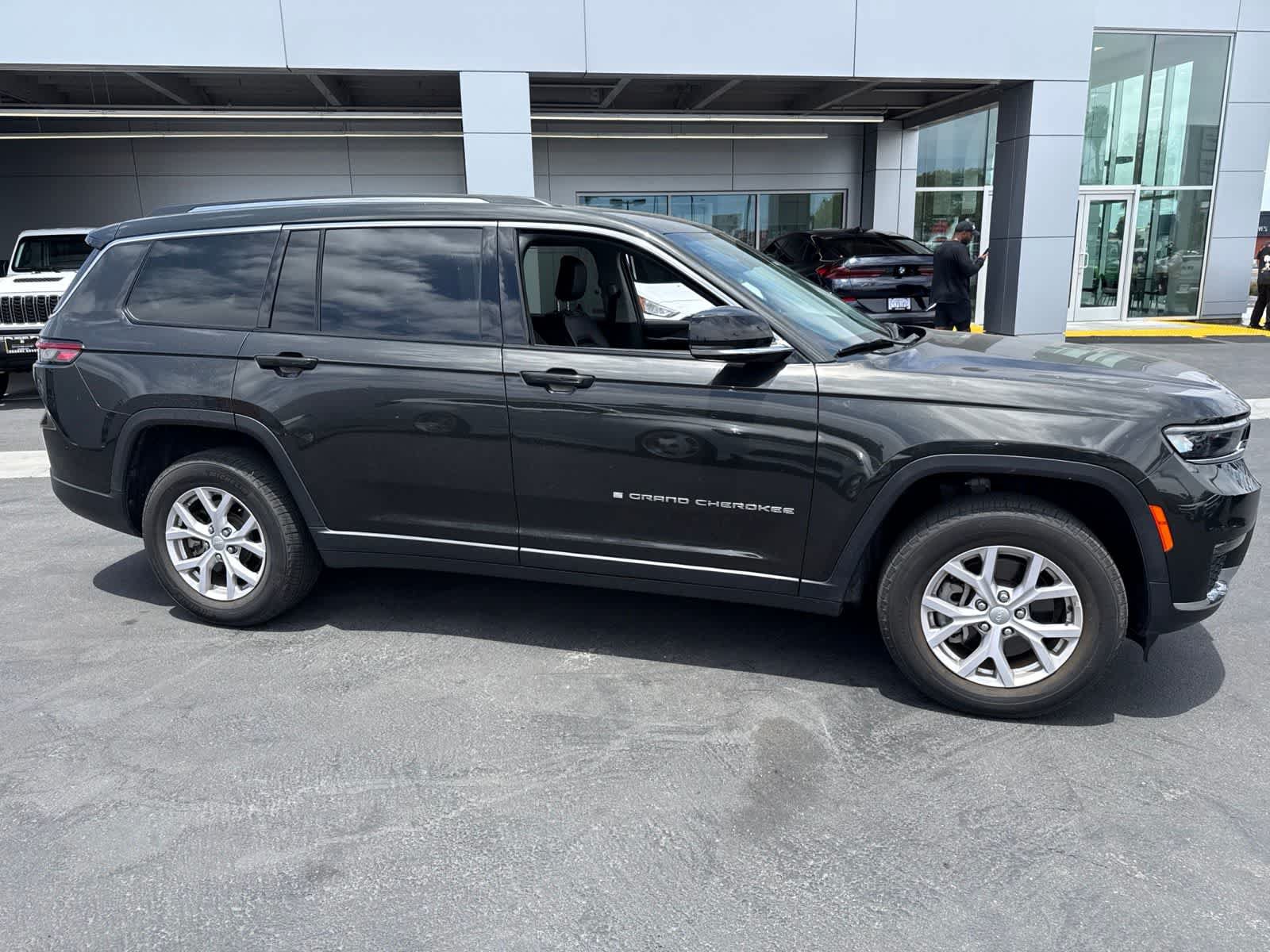Used 2022 Jeep Grand Cherokee L Limited AWD/4WD image 10