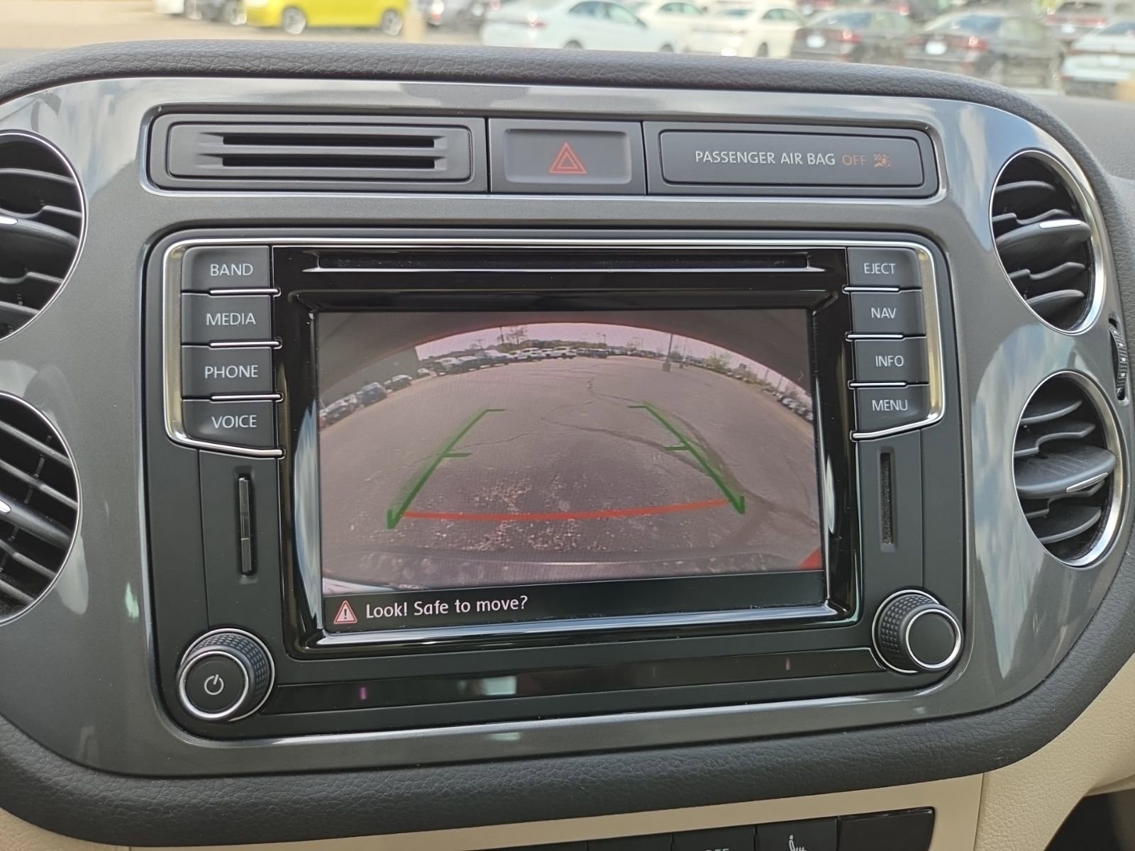 Used 2016 Volkswagen Tiguan SE image 30