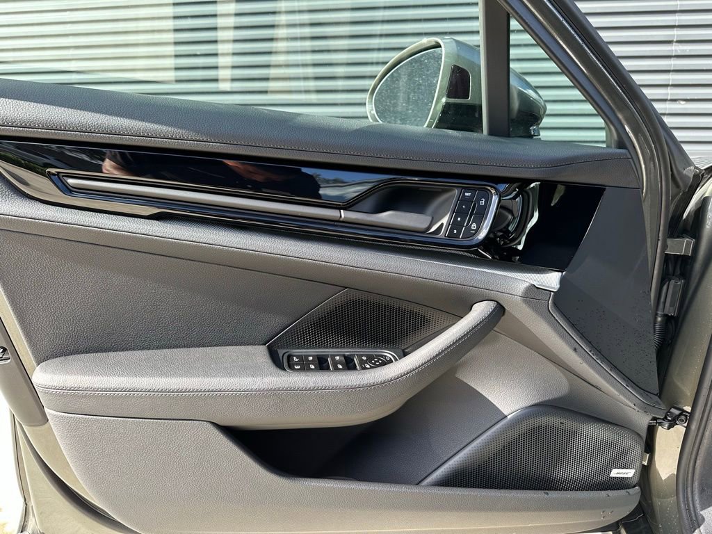 Used 2025 Porsche Panamera 4 image 12