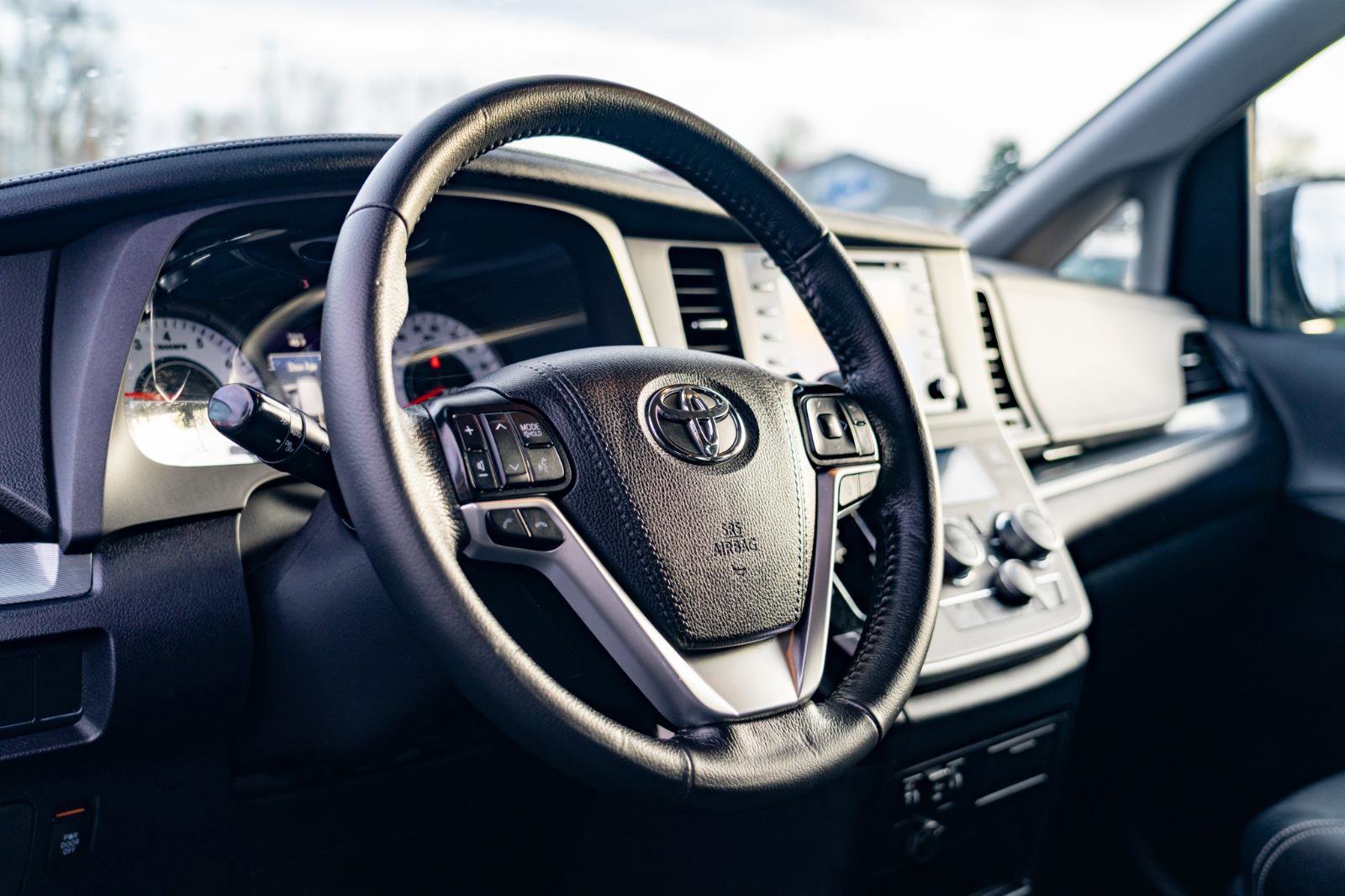 Used 2020 Toyota Sienna SE AWD/4WD image 14