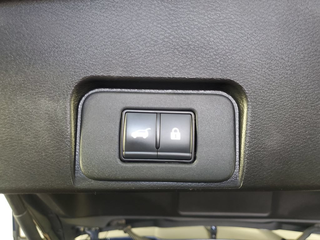 Used 2025 Nissan Rogue SV FWD image 33