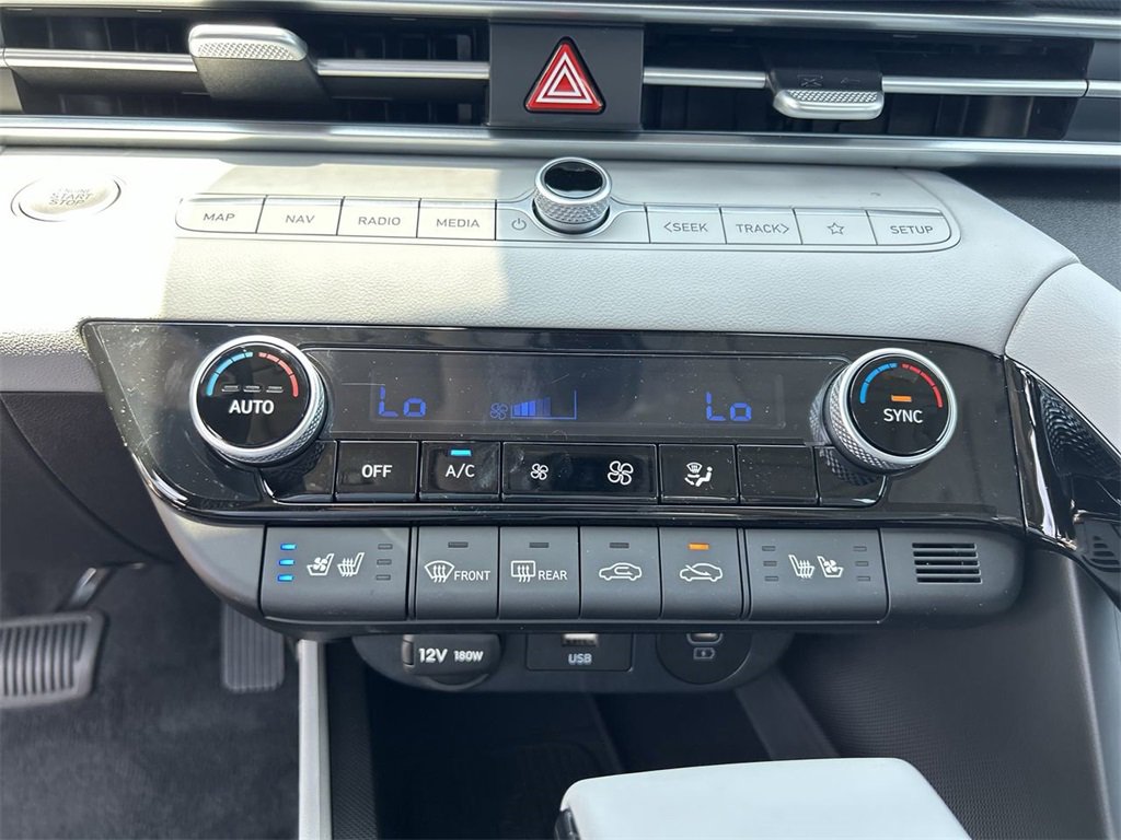 New 2025 Hyundai Elantra Limited image 24