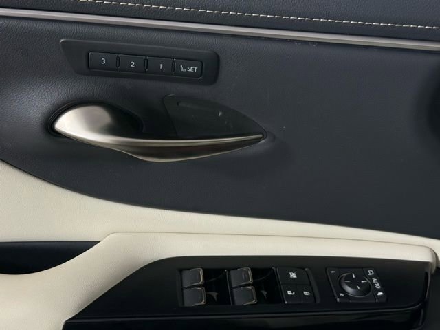 Certified 2025 Lexus ES 300h 300h w/ Premium Package image 17