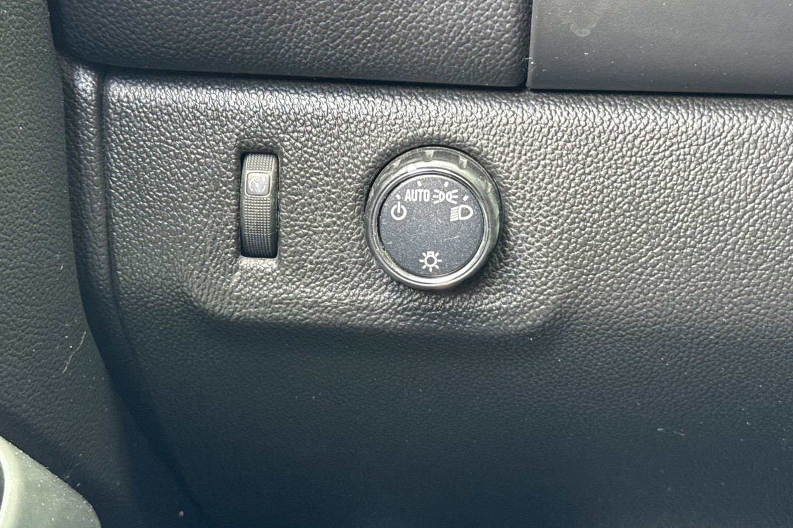 Used 2016 Chevrolet Colorado LT image 37