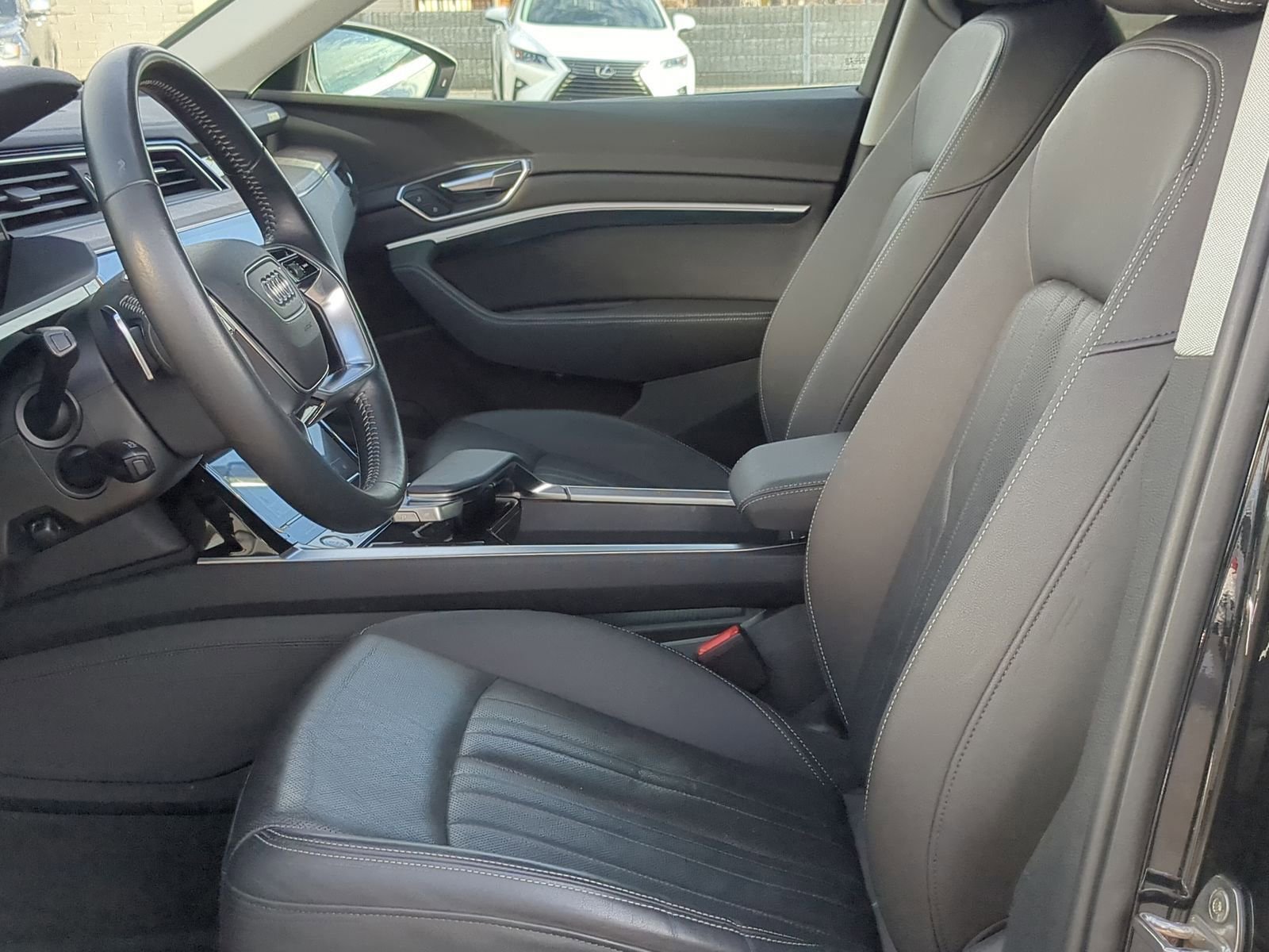 Used 2019 Audi e-tron Premium Plus image 21