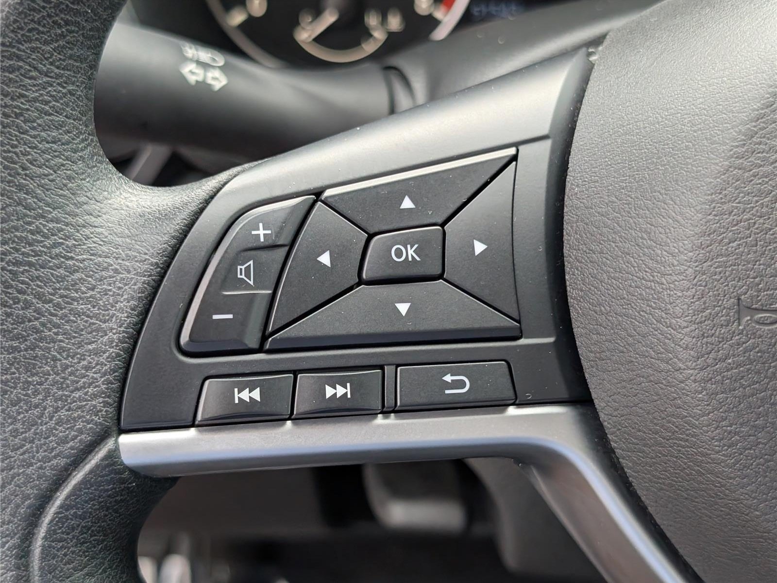 Used 2024 Nissan Altima 2.5 SV FWD image 22
