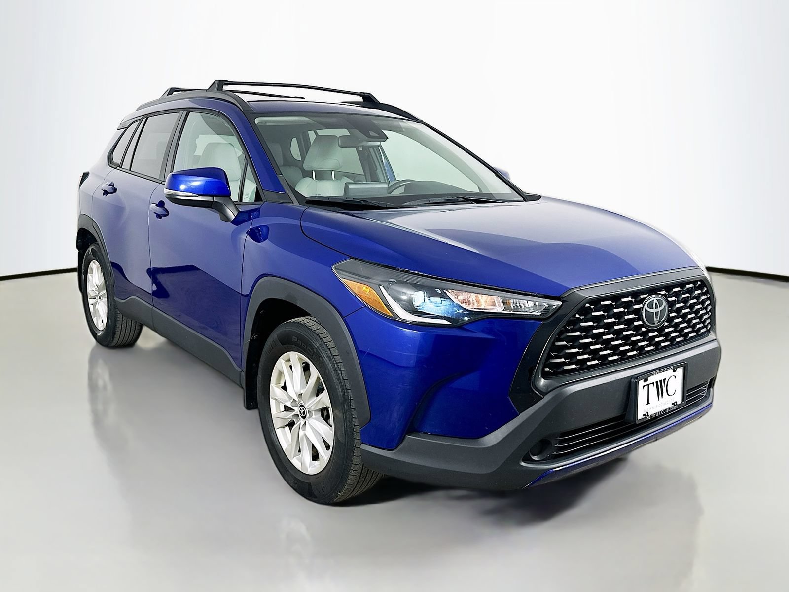 Used 2022 Toyota Corolla Cross LE AWD/4WD image 3