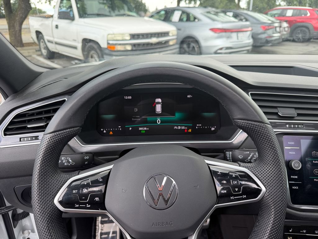 Used 2024 Volkswagen Tiguan SE R-Line FWD image 15