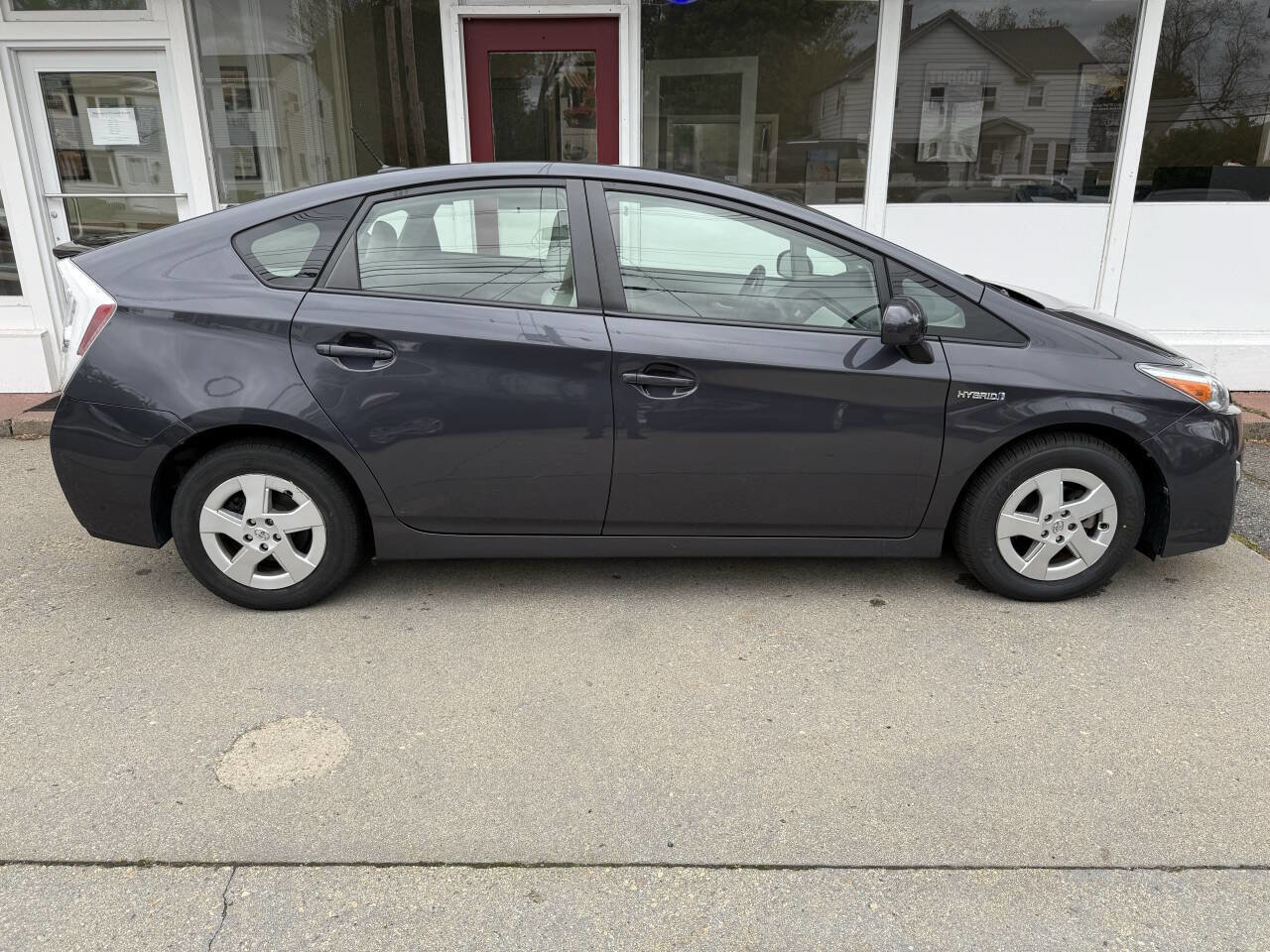 Used 2010 Toyota Prius Three image 2
