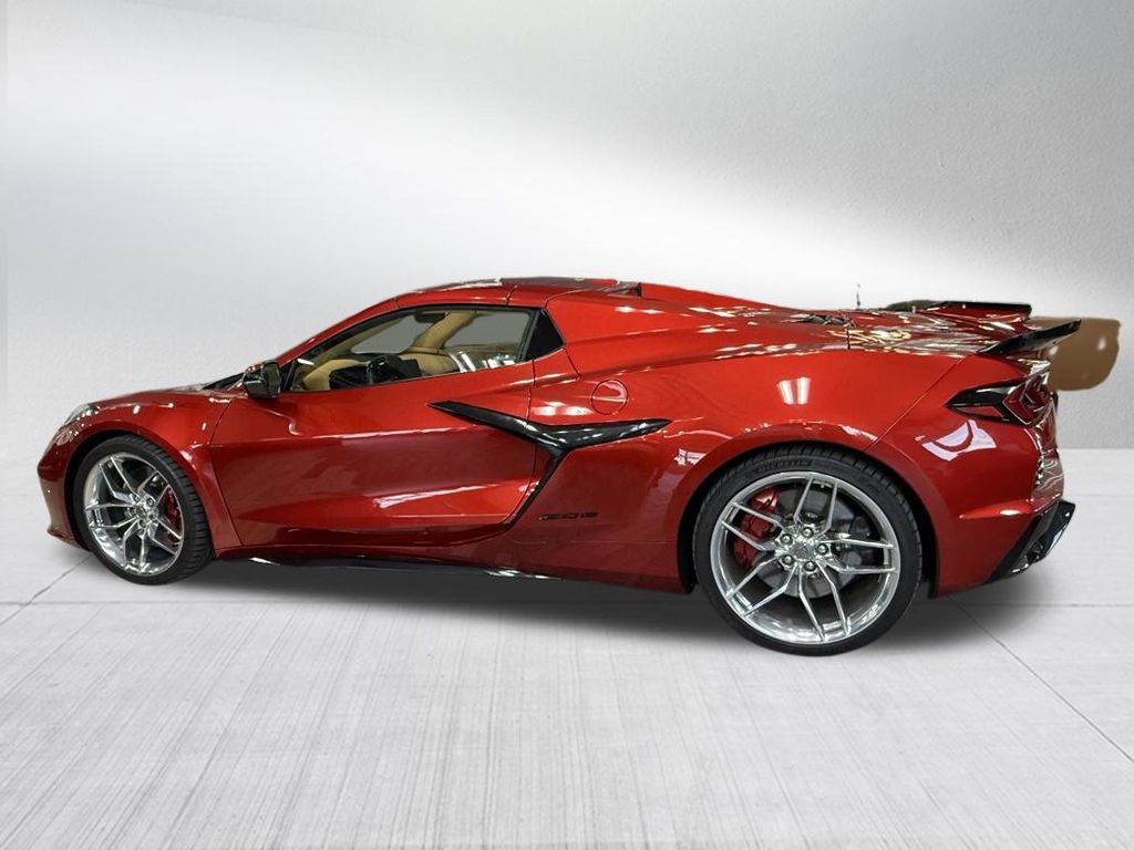 Used 2025 Chevrolet Corvette Z06 RWD image 4
