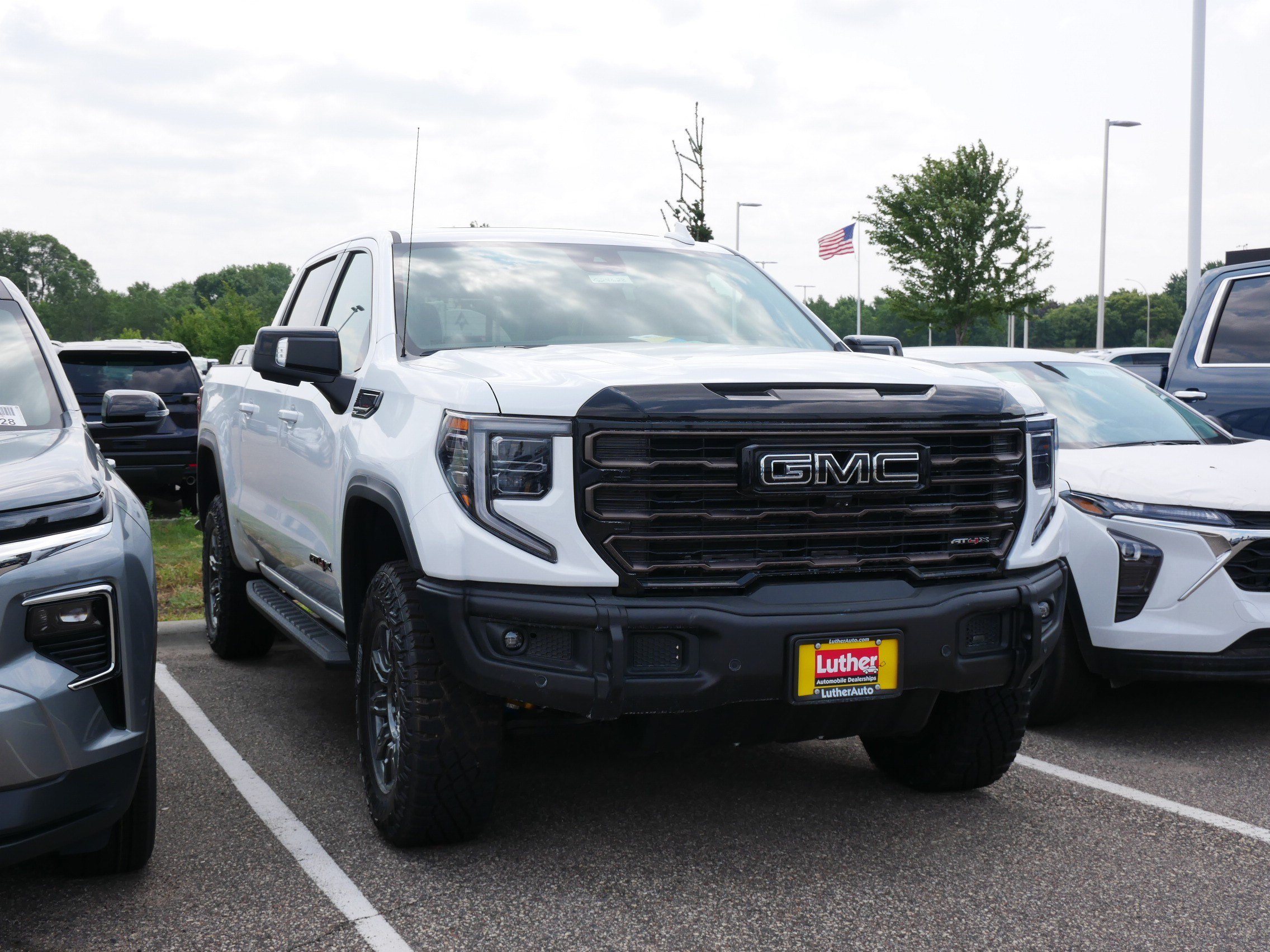 Used 2026 GMC Sierra 1500 AT4X w/ LPO, Black Badging Package AWD/4WD image 1