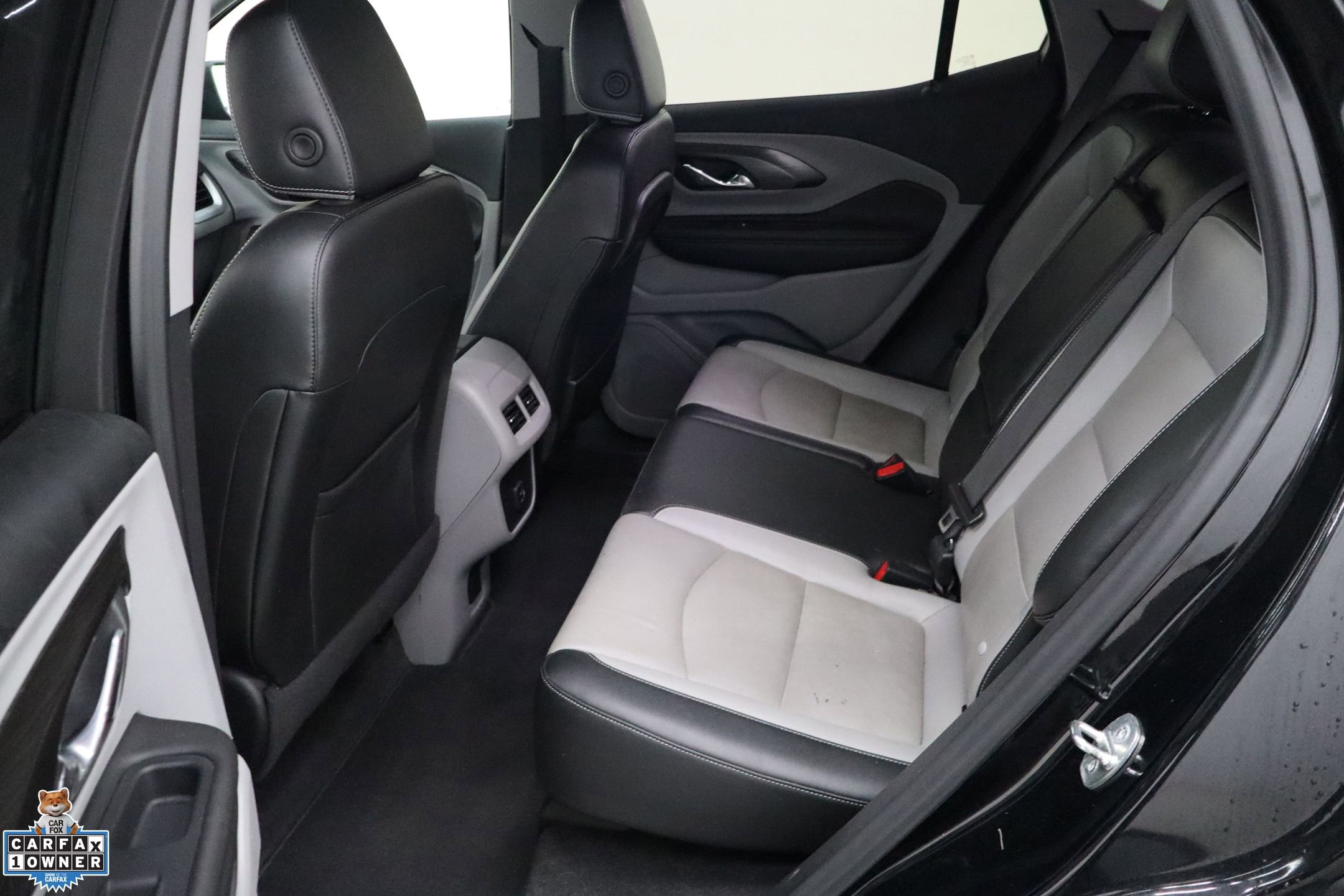 Used 2024 GMC Terrain SLT image 27