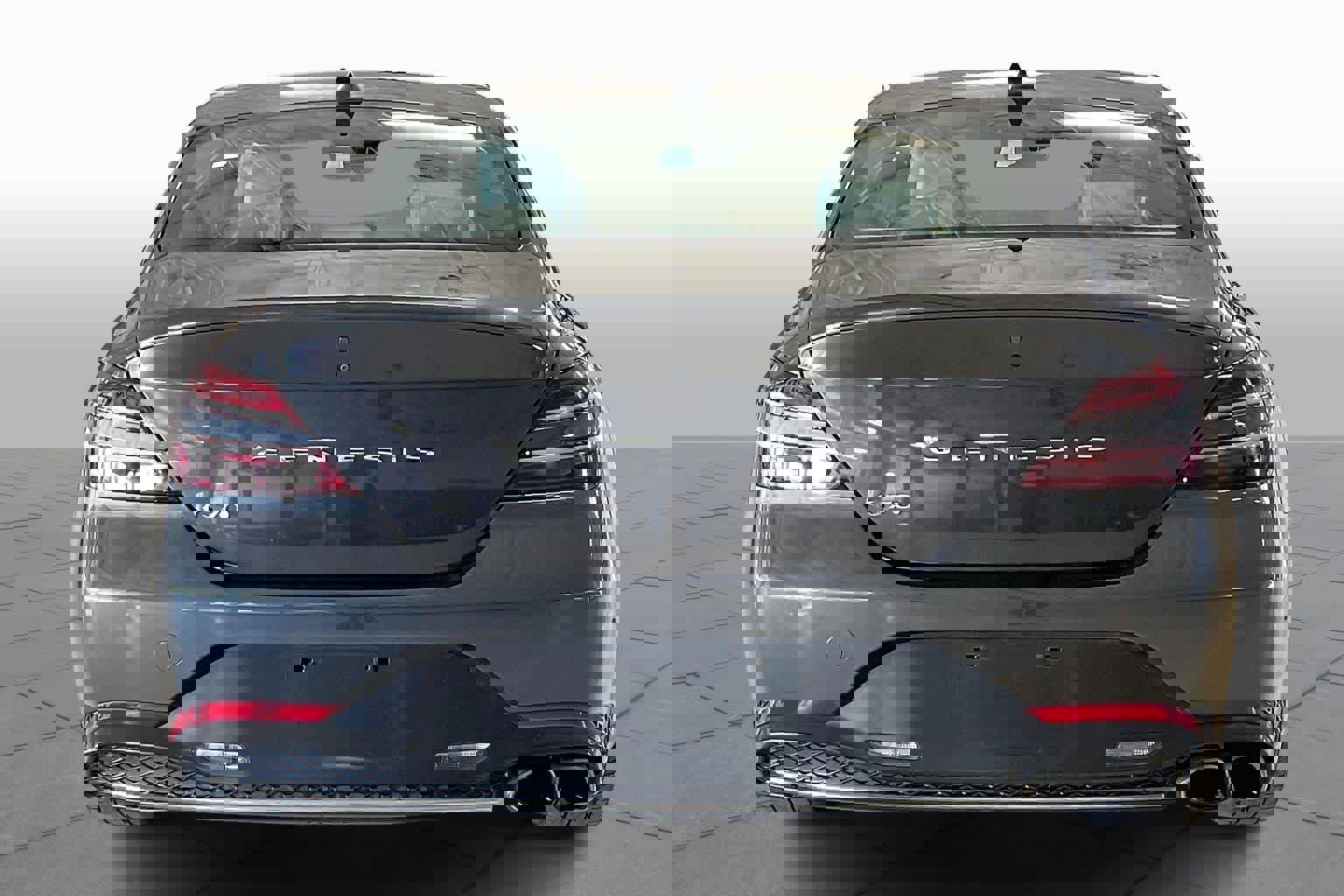 Used 2022 Genesis G70 2.0T image 4