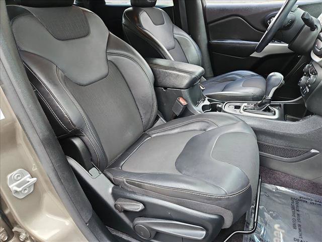 Used 2018 Jeep Cherokee Latitude Plus w/ Comfort/Convenience Group FWD image 20