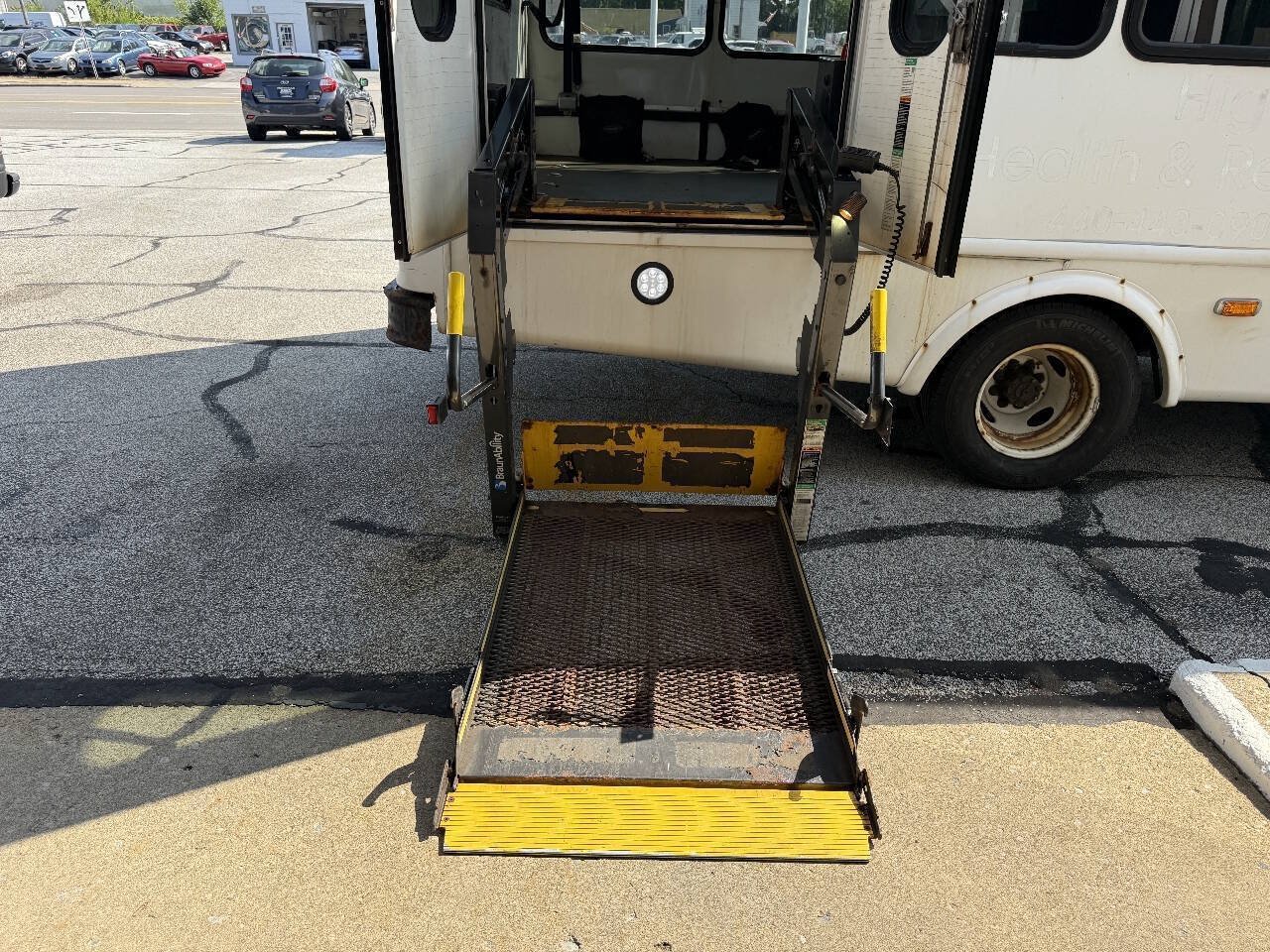 Used 2016 Ford E-450 and Econoline 450 Super Duty w/ Shuttle Bus Prep Package RWD image 9