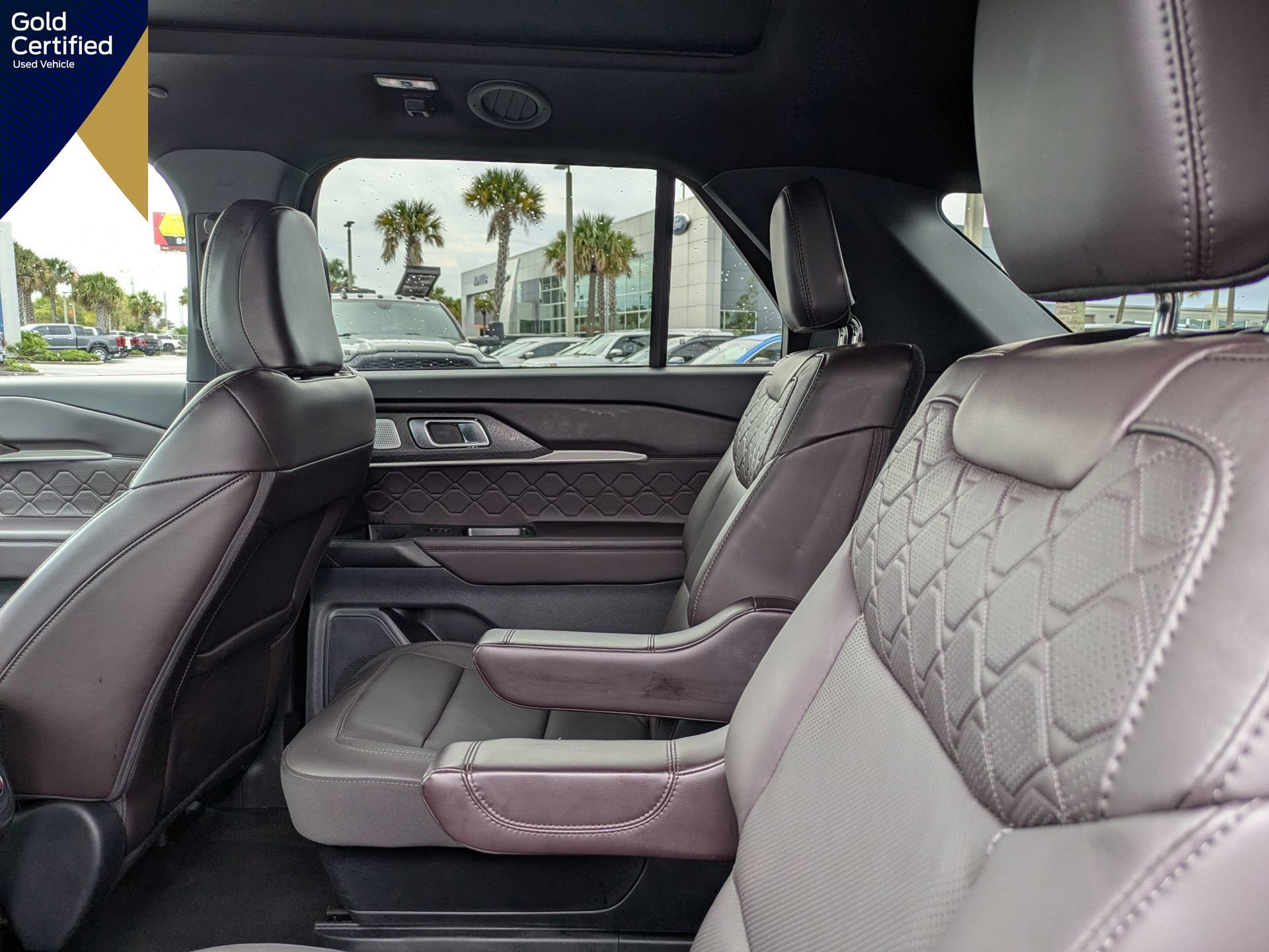 Certified 2025 Ford Explorer Platinum w/ LUX Leather Package image 19