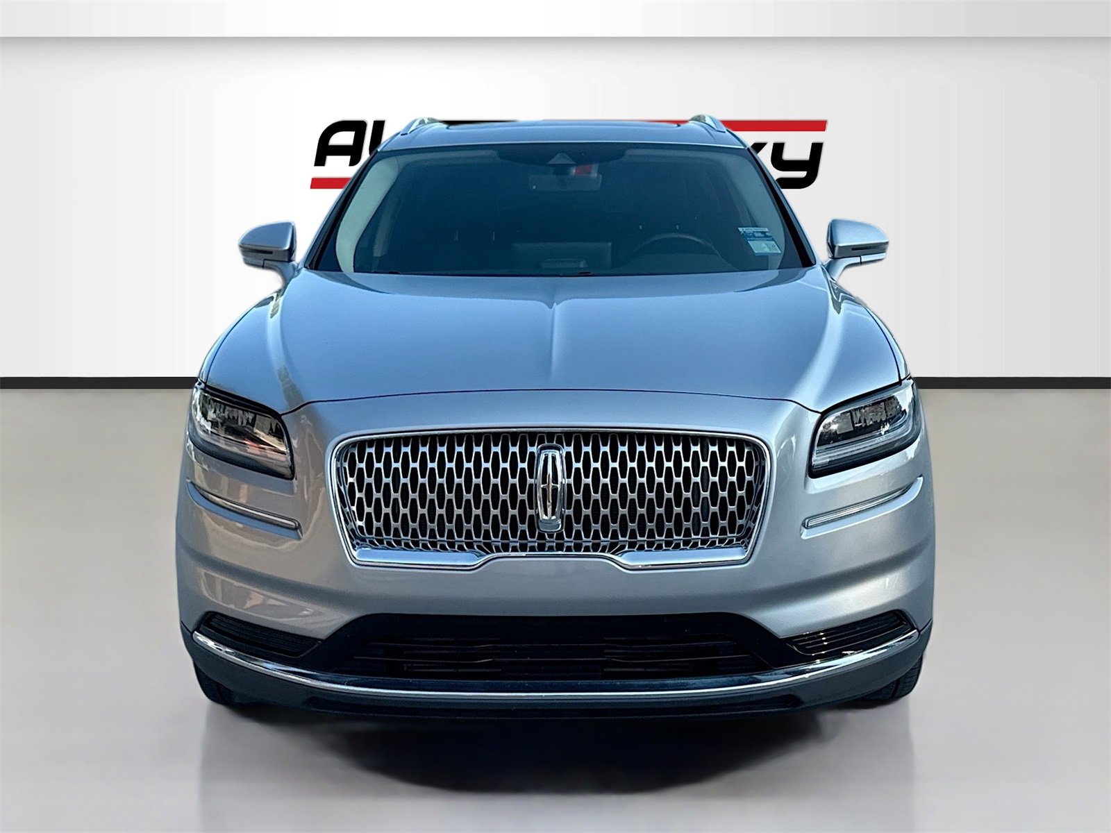 Used 2023 Lincoln Nautilus Reserve image 2