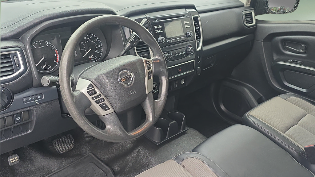 Used 2017 Nissan Titan S AWD/4WD image 18