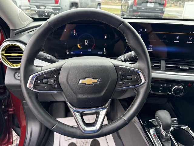 Certified 2025 Chevrolet Trax LT w/ Driver Confidence Package image 11