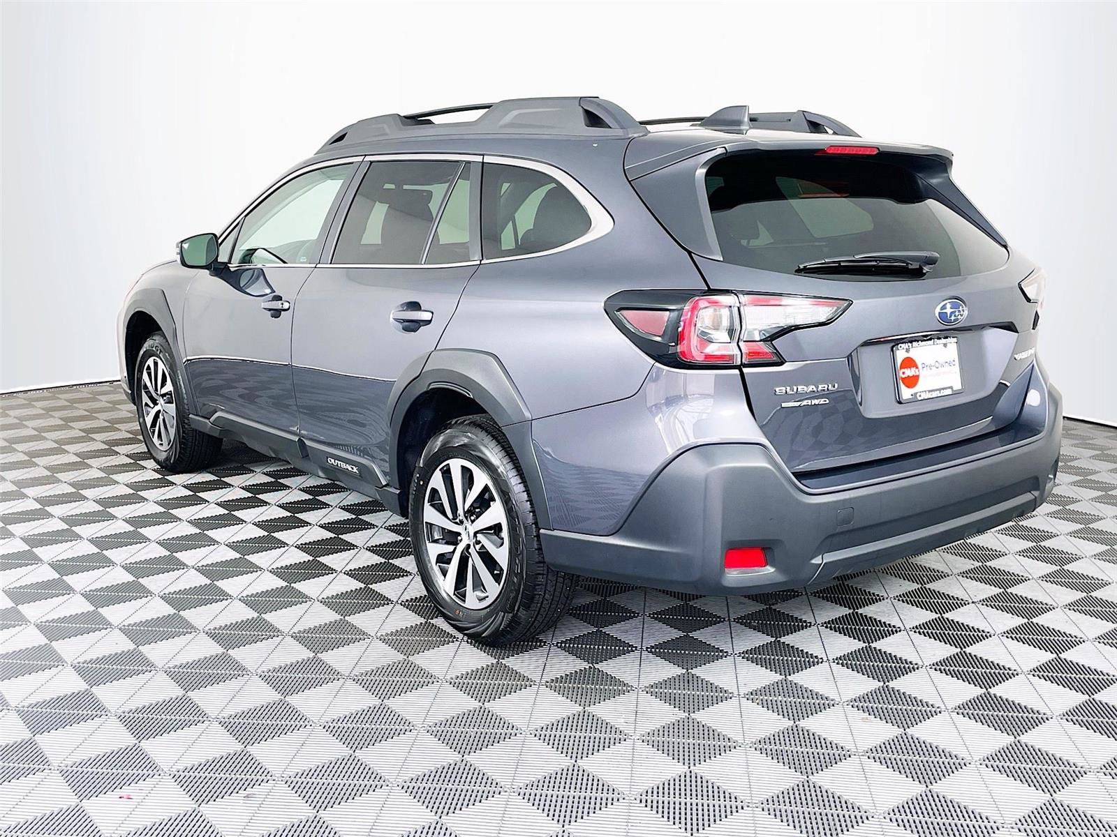 Used 2025 Subaru Outback Premium AWD/4WD image 7