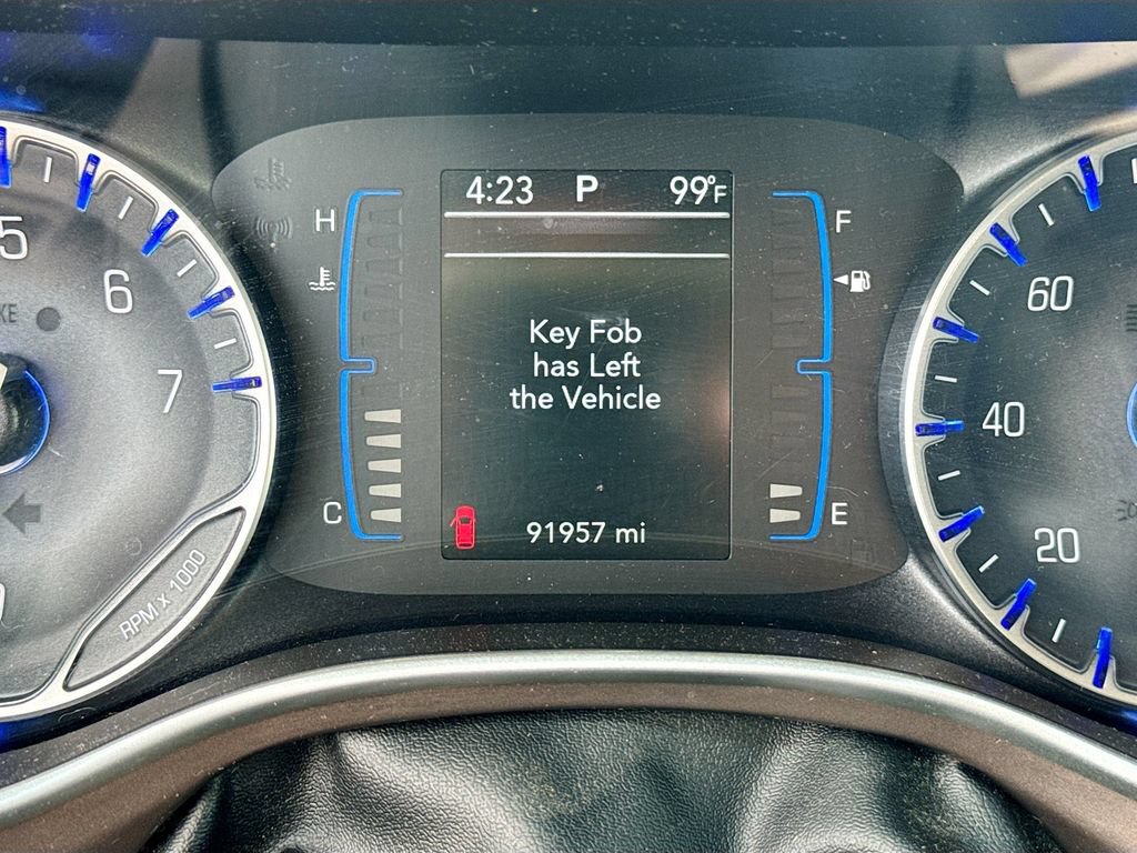 Used 2019 Chrysler Pacifica Touring Plus w/ Tire & Wheel Group FWD image 12