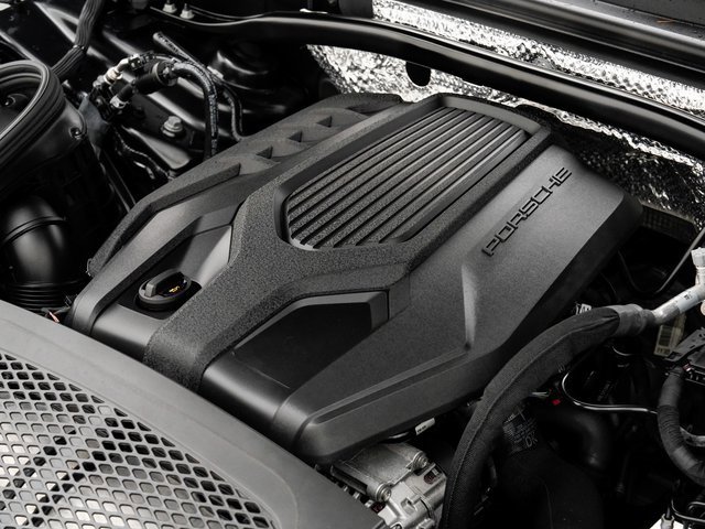 Certified 2025 Porsche Macan image 27