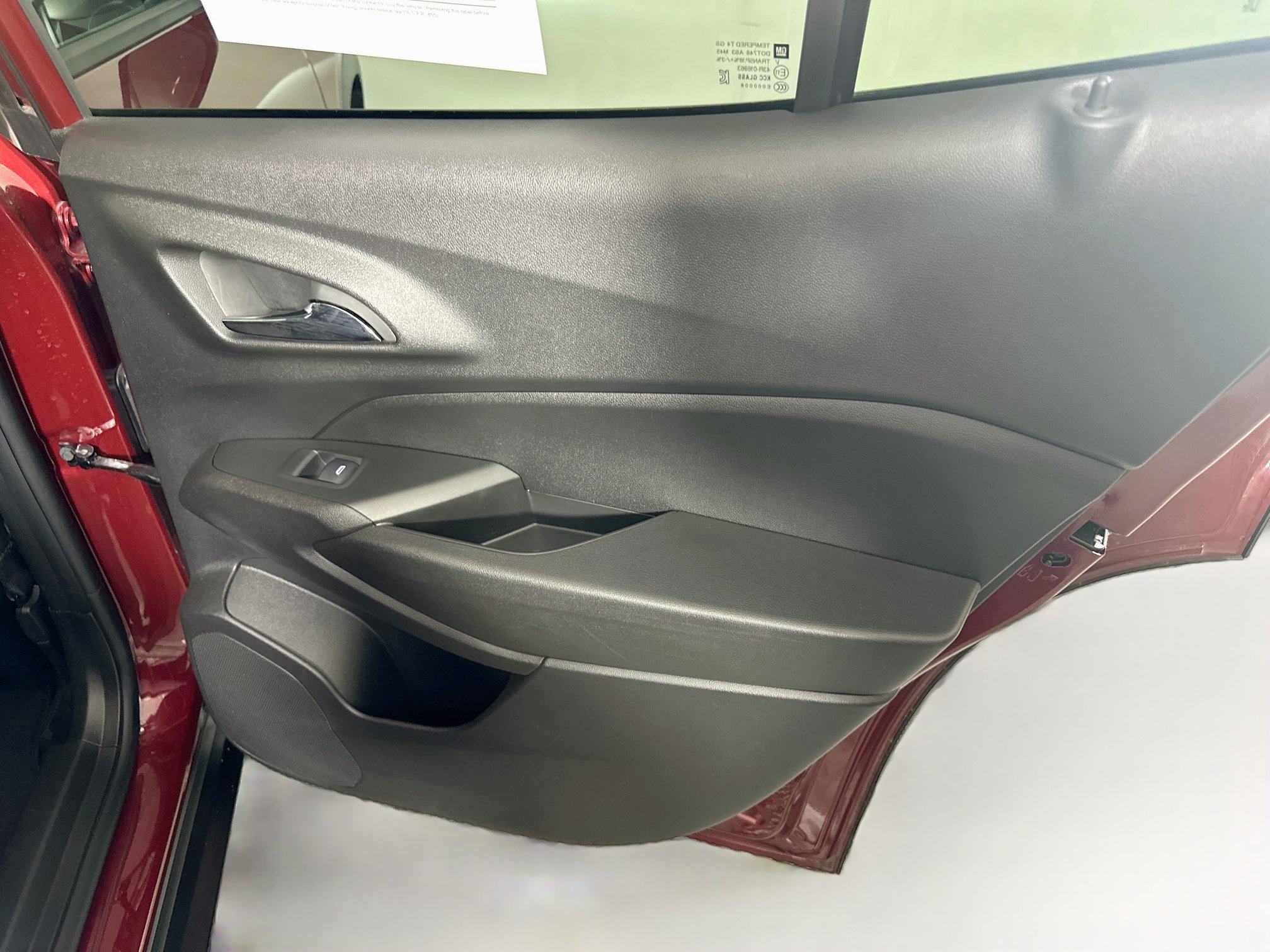 Used 2025 Chevrolet Trax LT FWD image 28