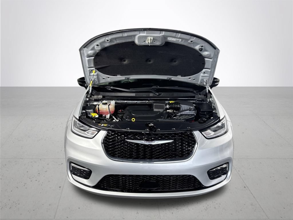 Used 2024 Chrysler Pacifica Touring-L FWD image 20