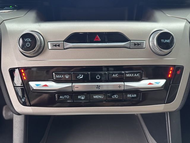 Used 2021 Ford Explorer XLT w/ Equipment Group 202A AWD/4WD image 18