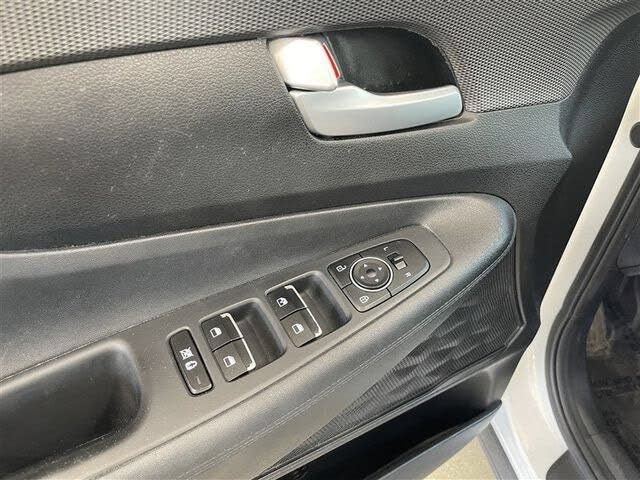 Used 2019 Hyundai Santa Fe SE AWD/4WD image 13