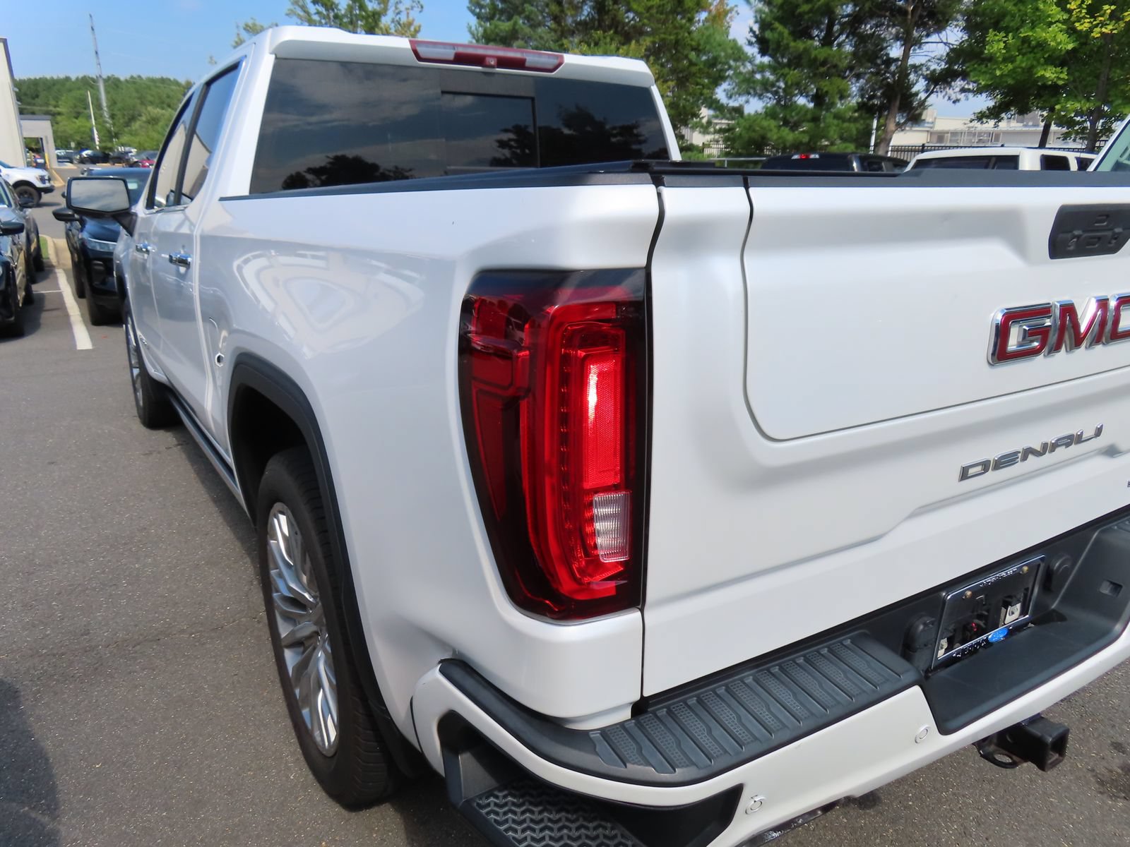 Used 2019 GMC Sierra 1500 Denali w/ Denali Ultimate Package AWD/4WD image 10