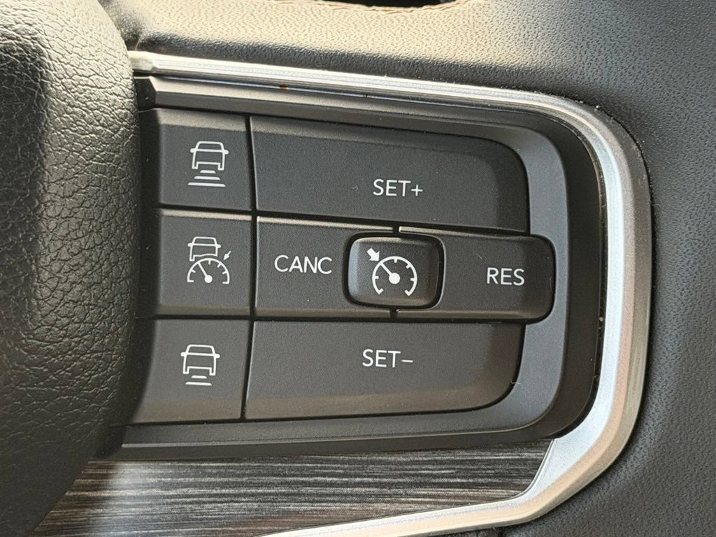 Used 2024 Jeep Wagoneer L Series II w/ Flexible Seating Group AWD/4WD image 29