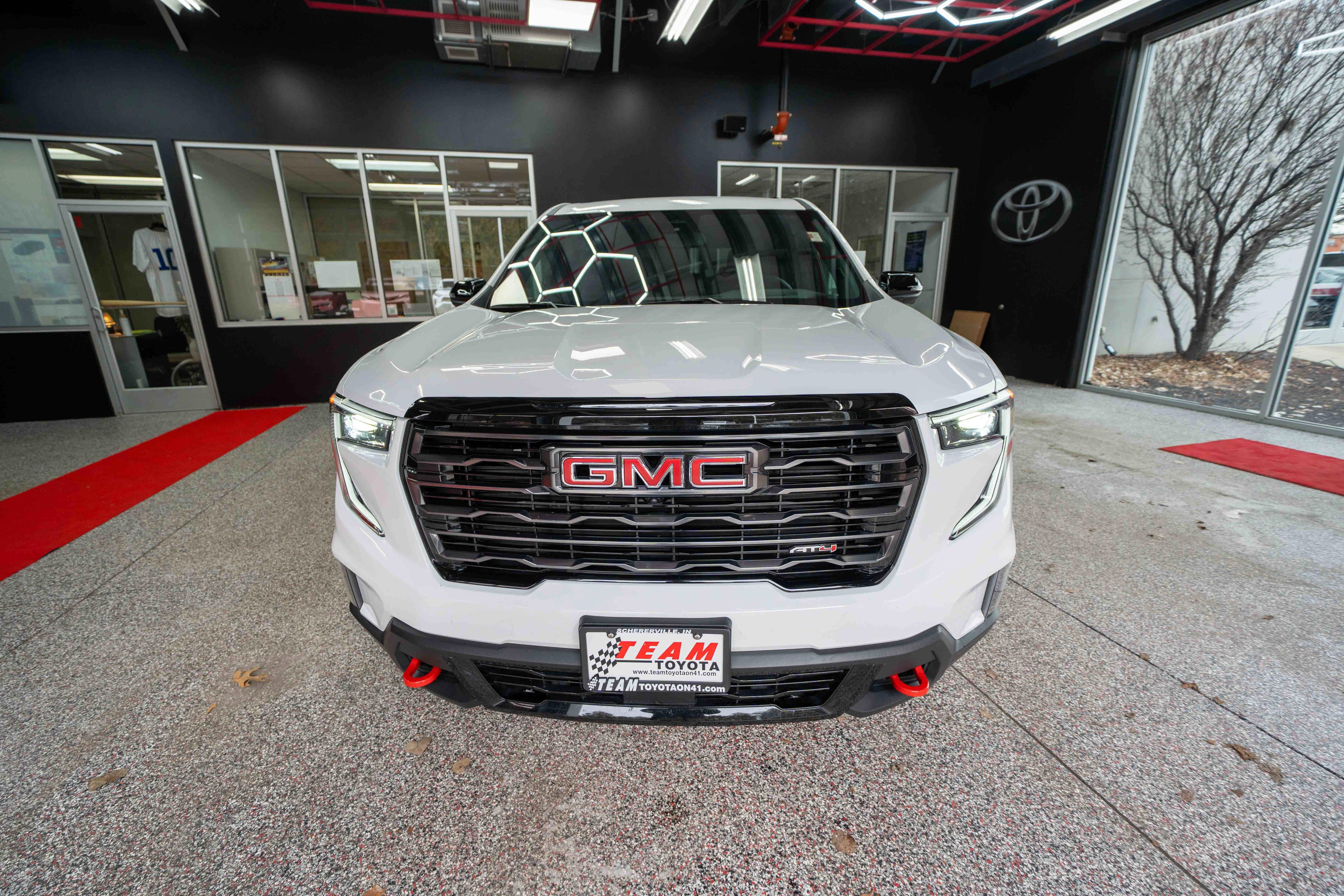Used 2024 GMC Acadia AT4 w/ Luxury Package image 6