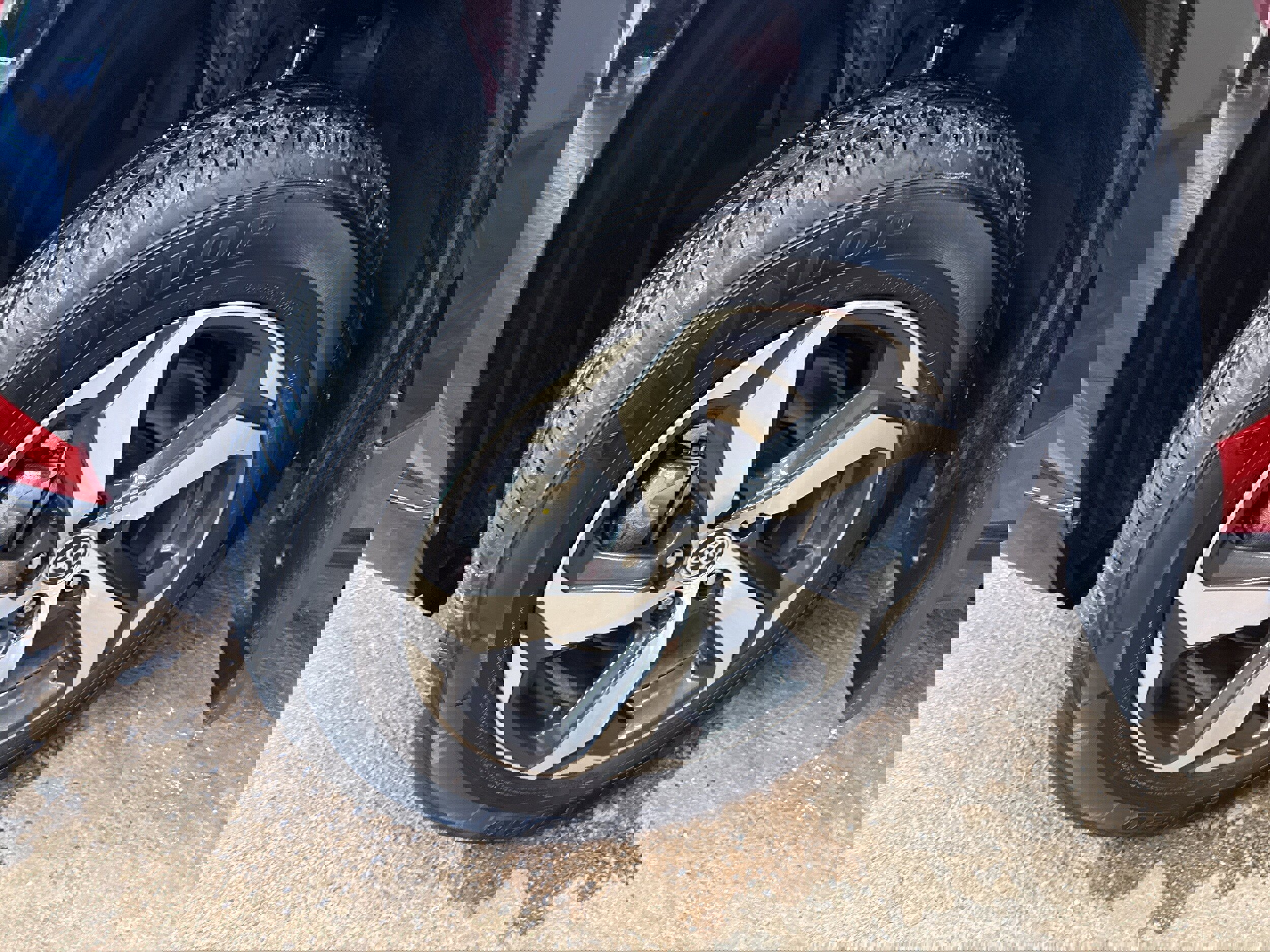 Used 2024 Toyota RAV4 SE w/ Weather & Moonroof Package image 4