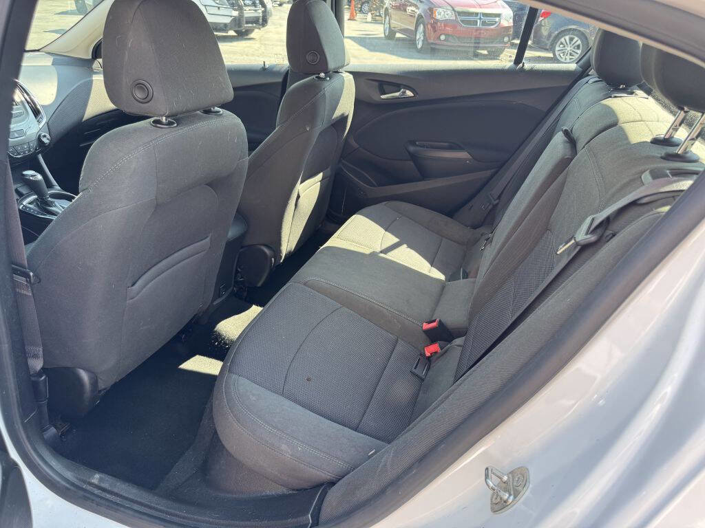 Used 2017 Chevrolet Cruze LT w/ Convenience Package image 5