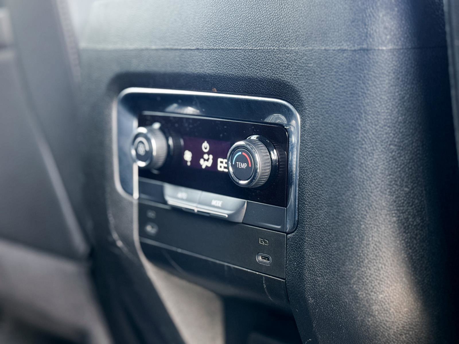 Certified 2025 Chevrolet Suburban Z71 image 19