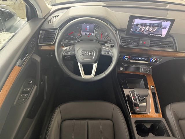 Used 2023 Audi Q5 2.0T Premium w/ Convenience Package image 11