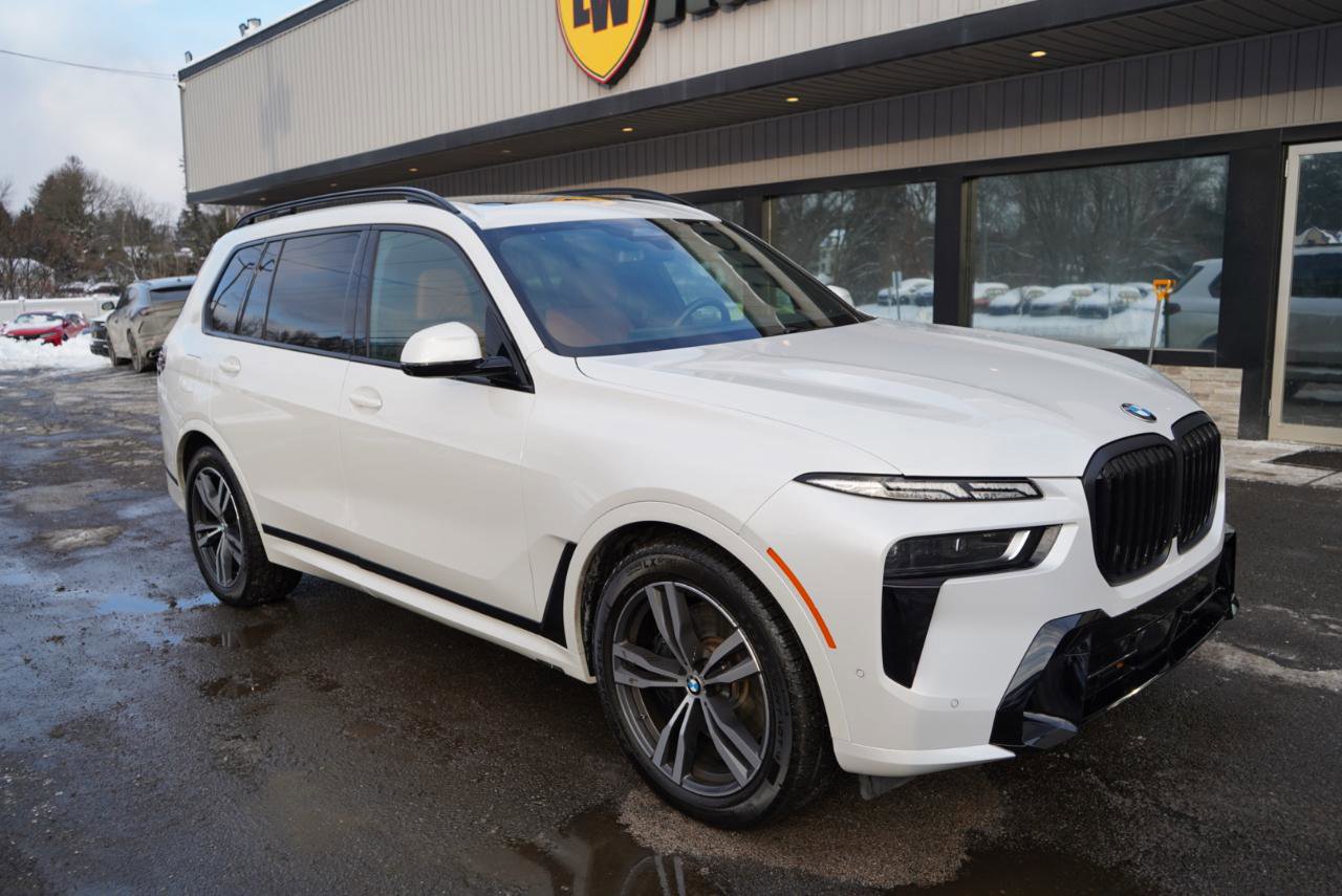 Used 2025 BMW X7 xDrive40i w/ M Sport Package image 2