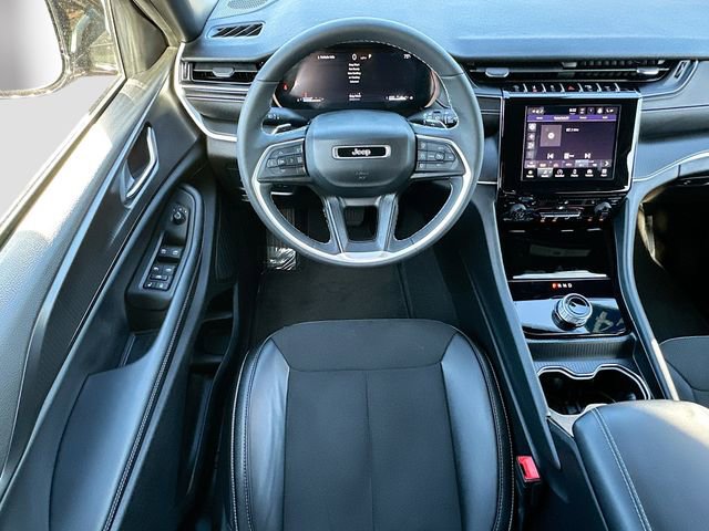 Used 2024 Jeep Grand Cherokee Altitude image 21